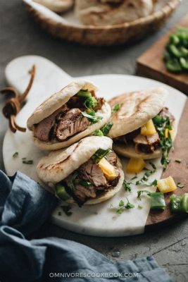  Rou Jia Mo:  Is This Steamed Flatbread Filled with Savory Pork Belly the Ultimate Comfort Food?!