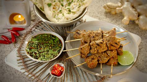  Spicy Sajji Skewers! A Culinary Journey Through Fragrant Marinades and Fiery Charcoal Grilling