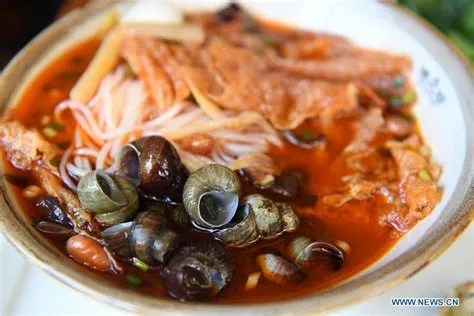   Qinzhou Snail Rice Noodle: A Savory Symphony of Slimy Delights and Spicy Aromatic Exhilaration?