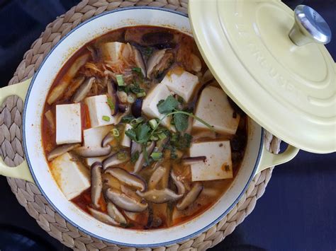  Spicy and Smoky Tofu Stew With Mushrooms: Can This Hearty Dazhou Dish Conquer Your Taste Buds?