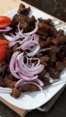 Suya! A Spicy Delight That Will Transport Your Taste Buds to the Streets of Gusau